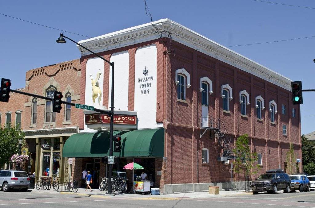Edificio Gallatin Lodge No. 6 (137 E Main Street), en Bozeman, Montana.