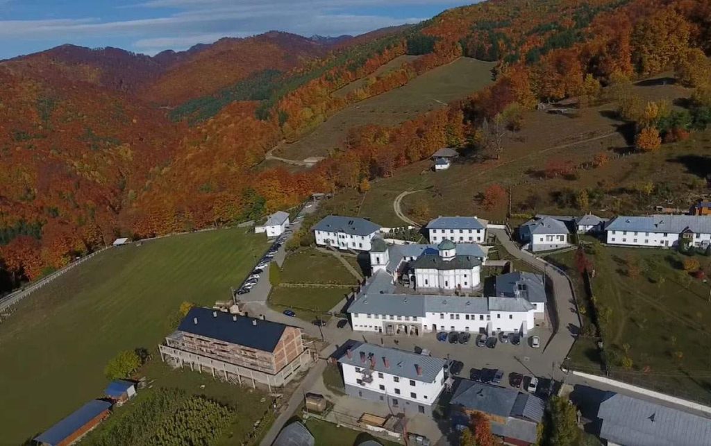 Vista aérea del Monasterio de Frăsinei, Rumanía