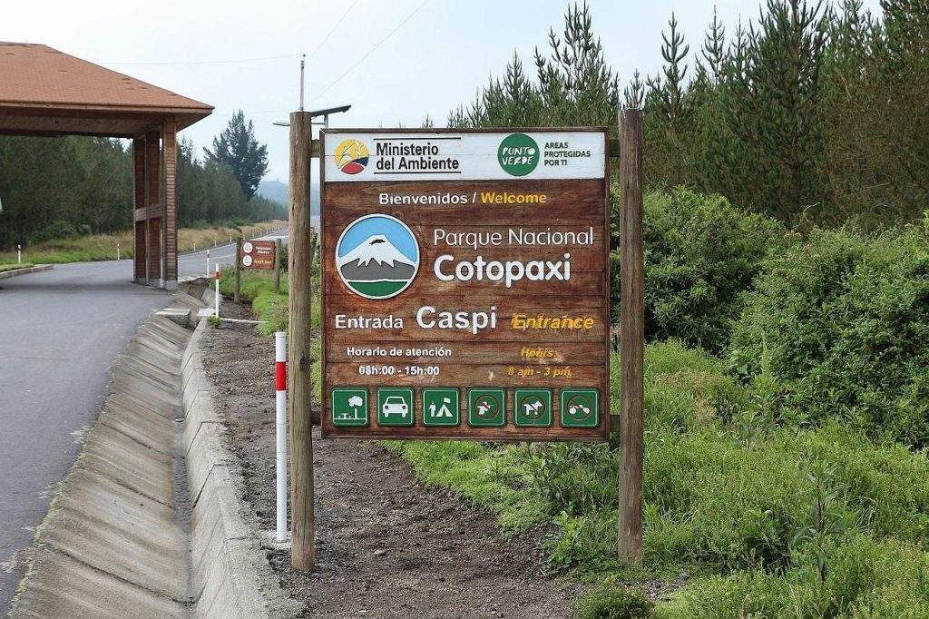 Entrada de acceso al Parque Nacional Cotopaxi en Ecuador
