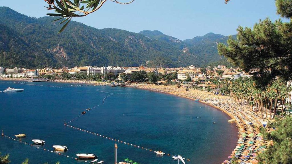 Playa de Içmeler en Muğla, Península de Dilek , Turquía